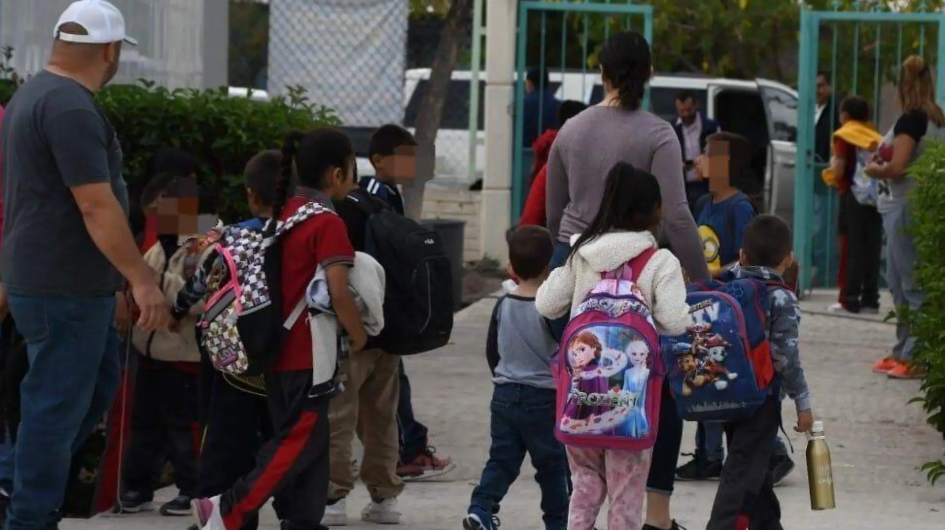 Salida de alumnos de la escuela